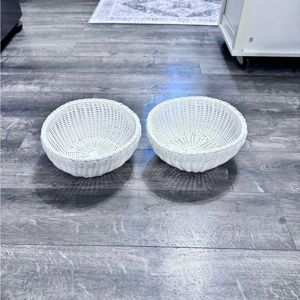 Set of 2 Lock&Lock White Round Baskets NWOT‎